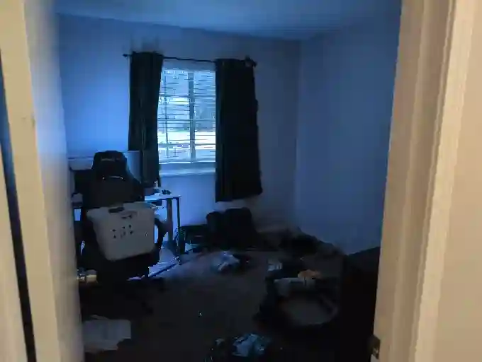 MOVE IN ASAP: bath house