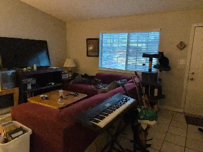 MOVE IN ASAP: bath house