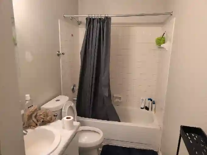 MOVE IN ASAP: bath house