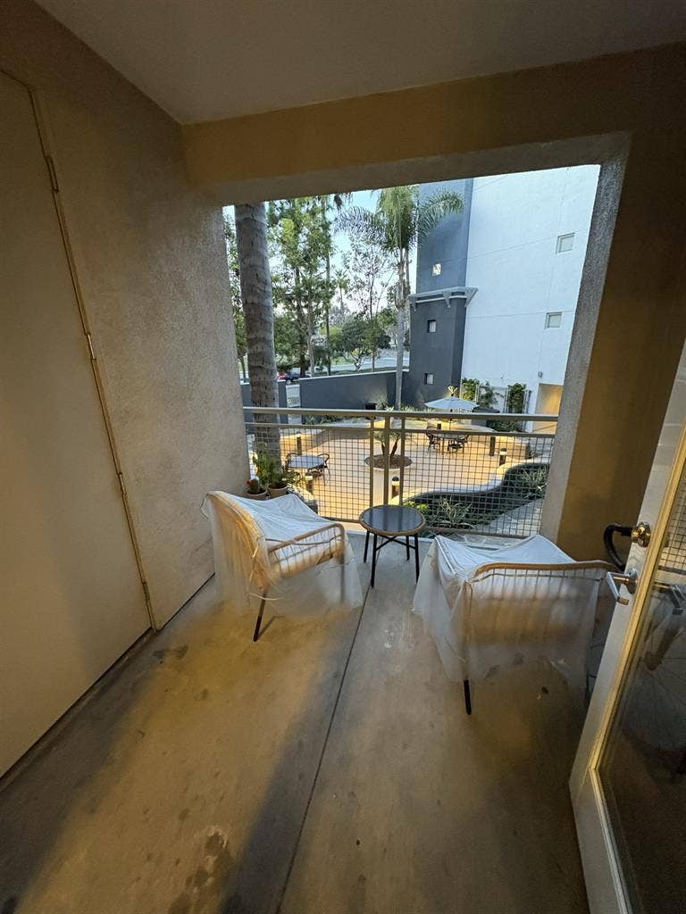 Big room, private bathroom