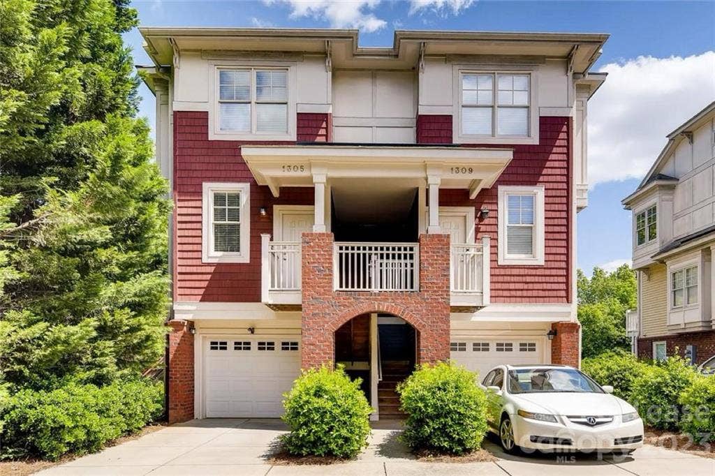 Uptown - Utilities  included!