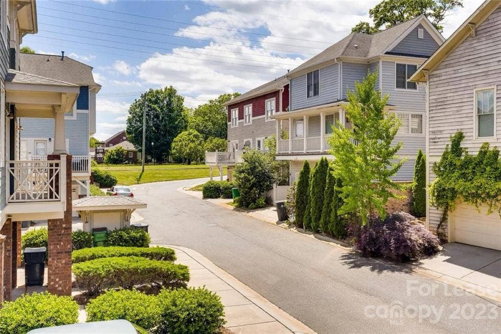 Uptown - Utilities  included!