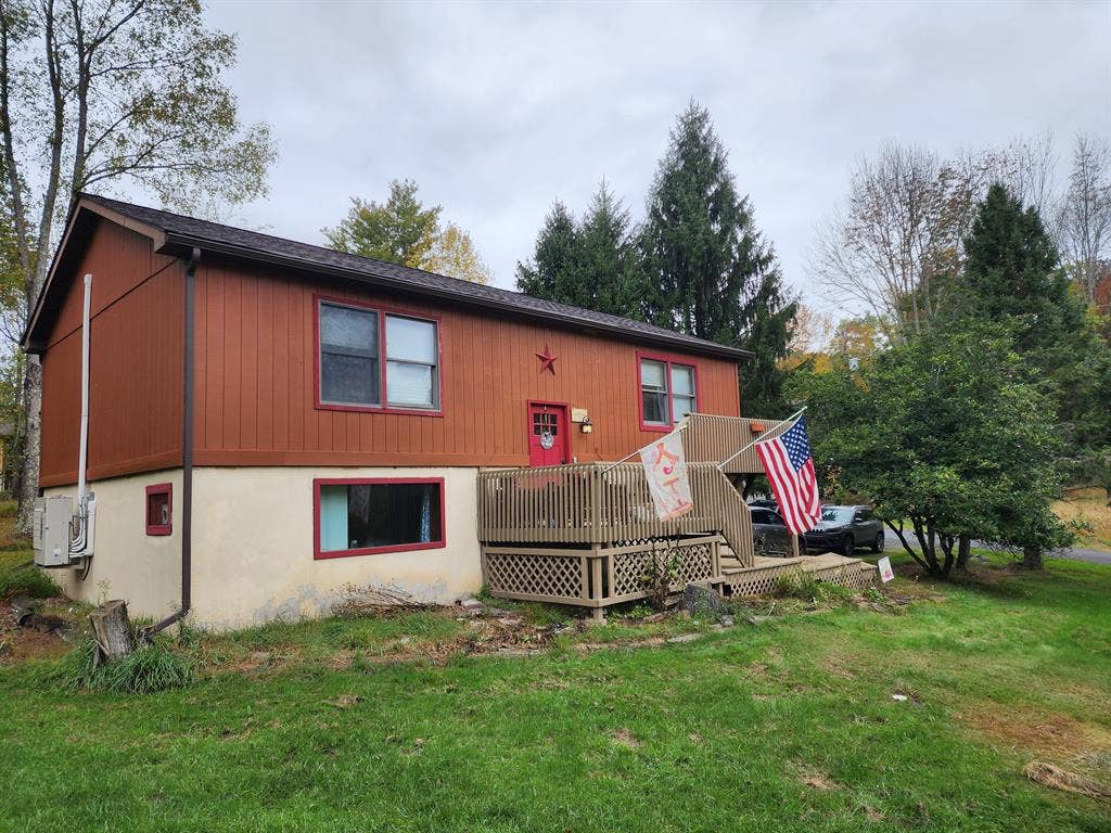 Bedroom near Lake Wallenpaupack
