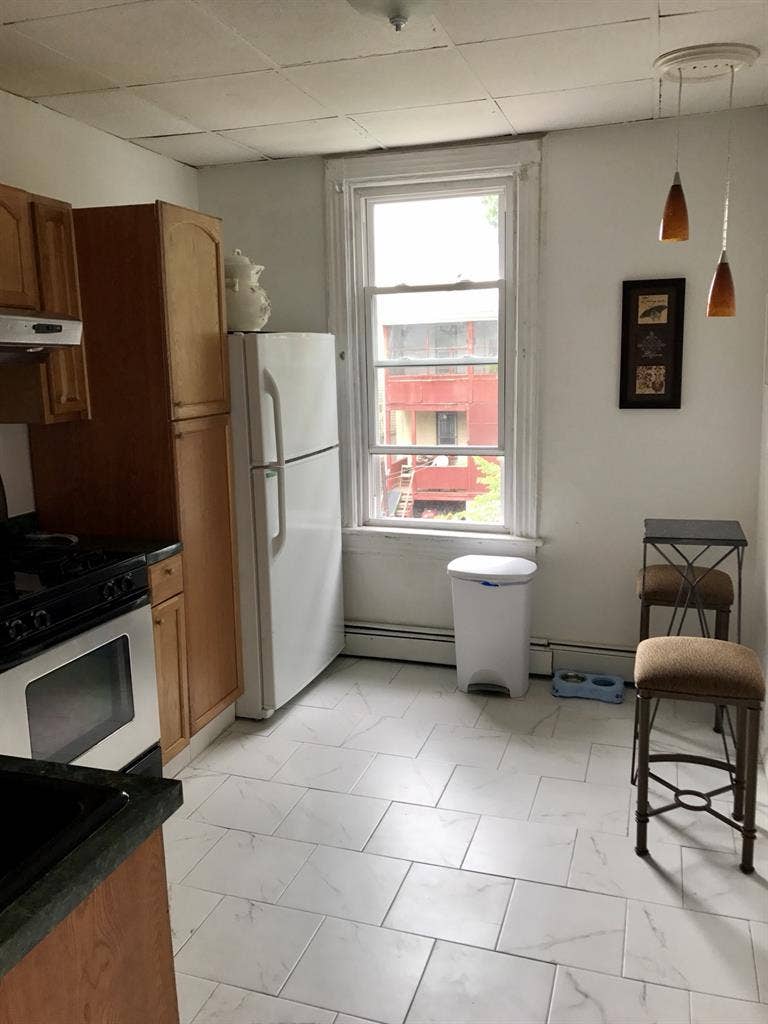 1Block From Blvd East mins To NYC