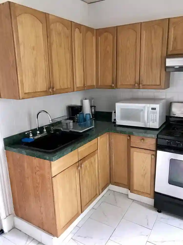 1Block From Blvd East mins To NYC