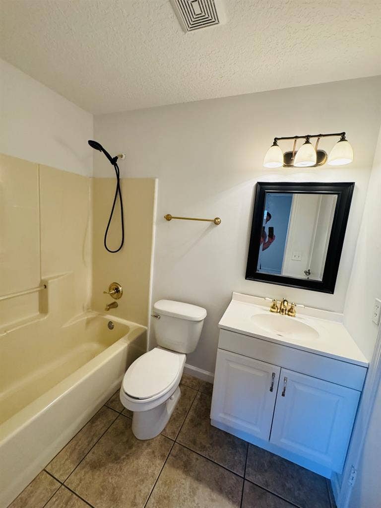 Private room w/bathroom near PGA