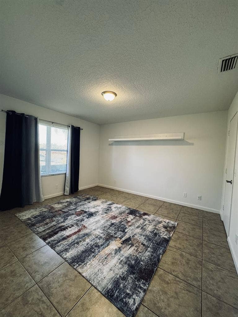 Private room w/bathroom near PGA