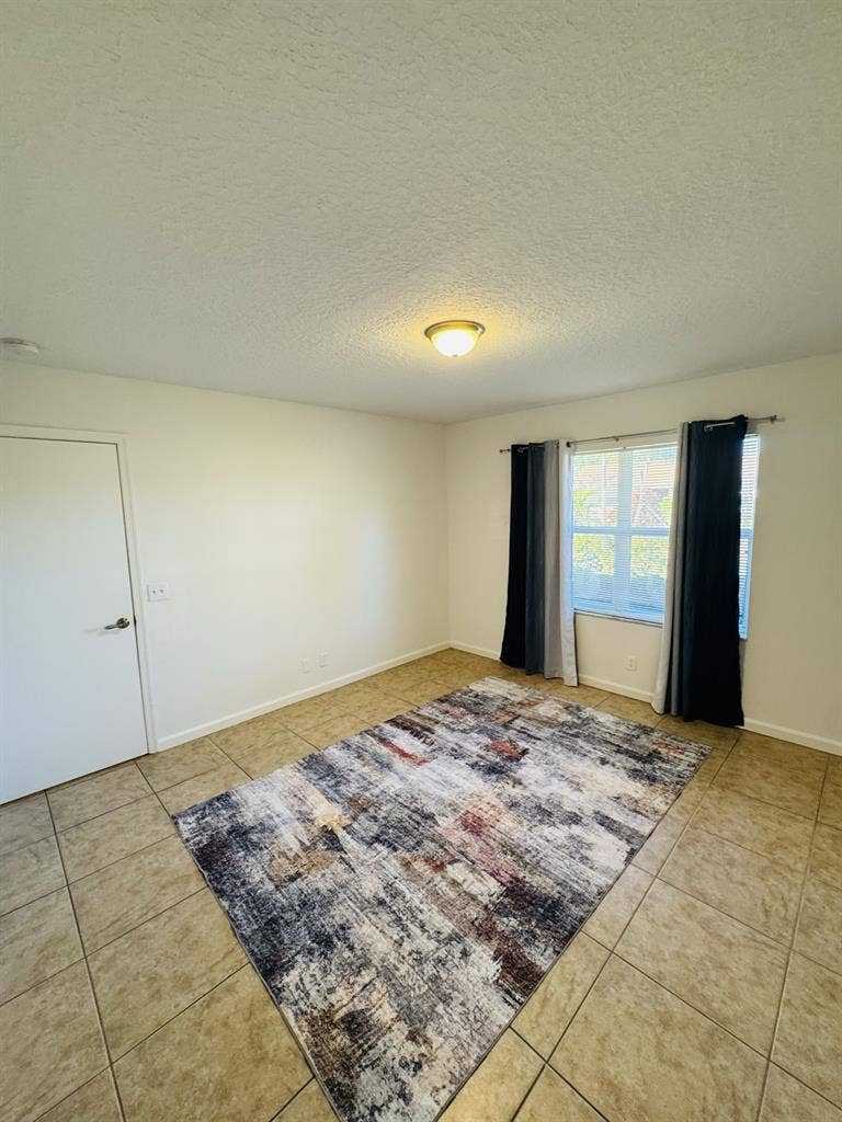 Private room w/bathroom near PGA