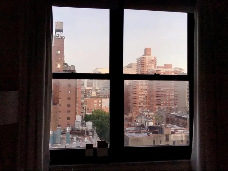 FEMALE ROOMIE WANTED!