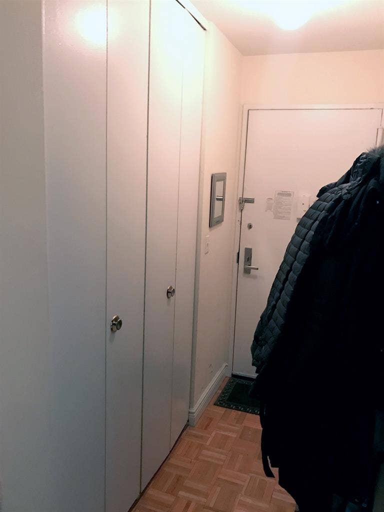 FEMALE ROOMIE WANTED!