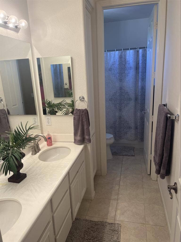 Furnished Room w/ balcony &  pool