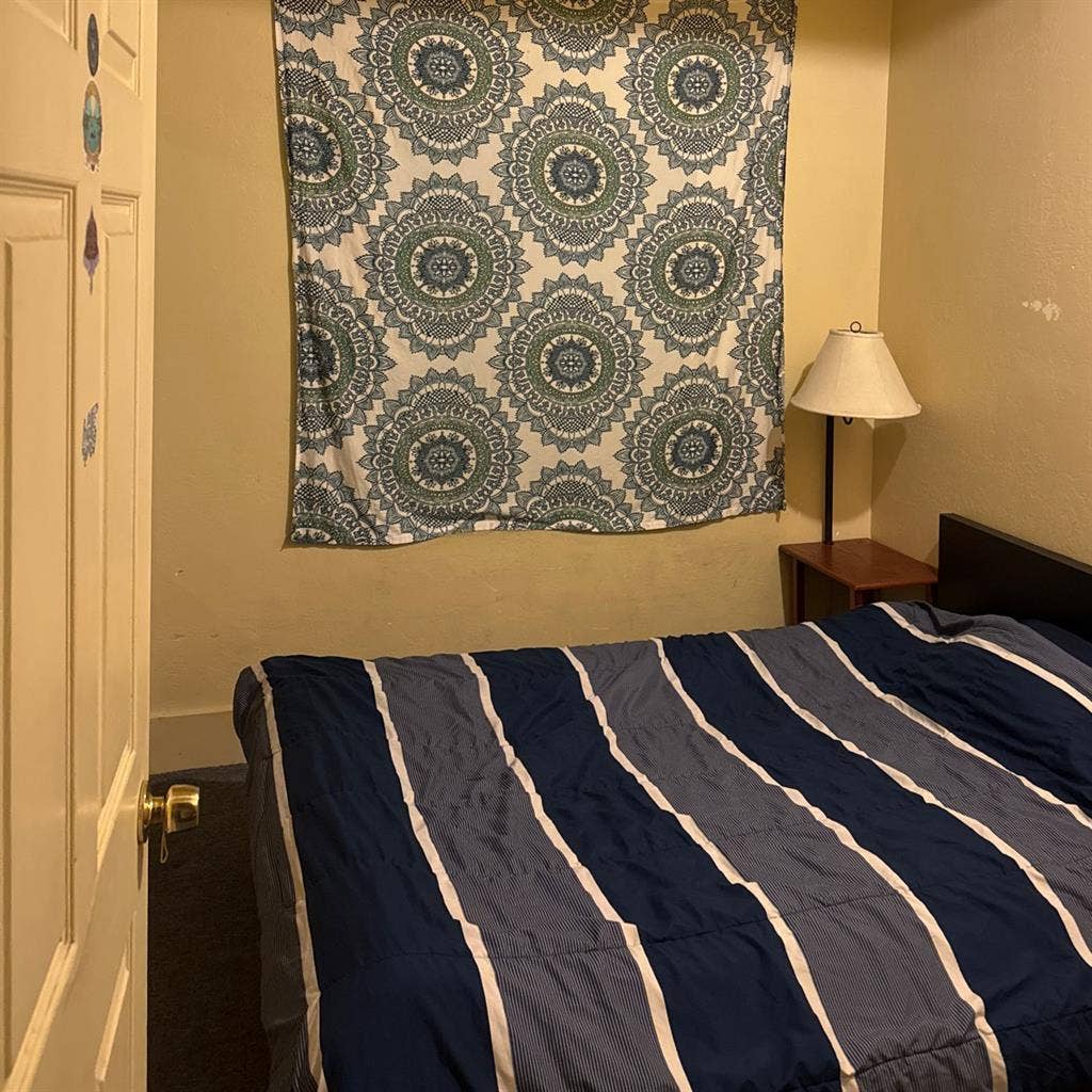 West Oakland Room Available