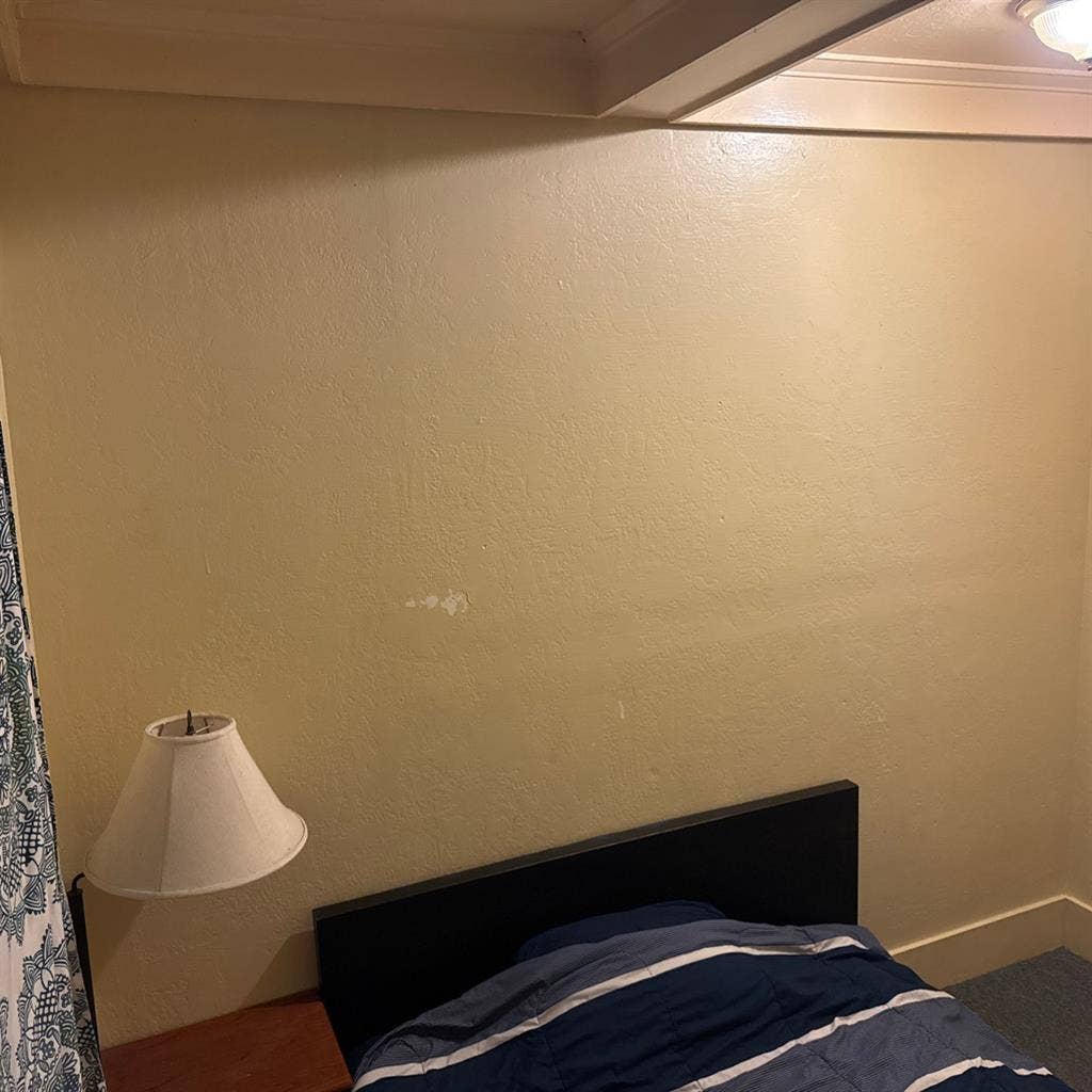 West Oakland Room Available