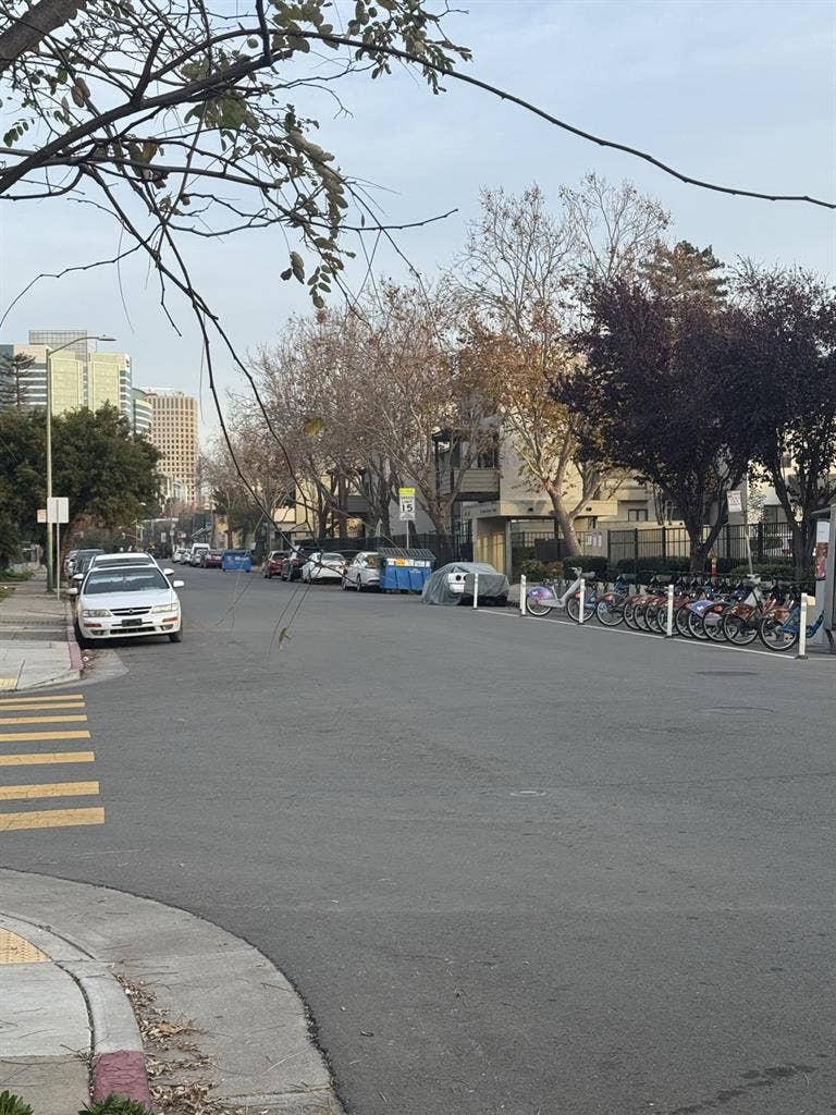 West Oakland Room Available