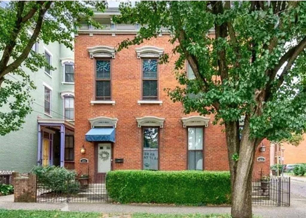 Room in furnished & historic home!