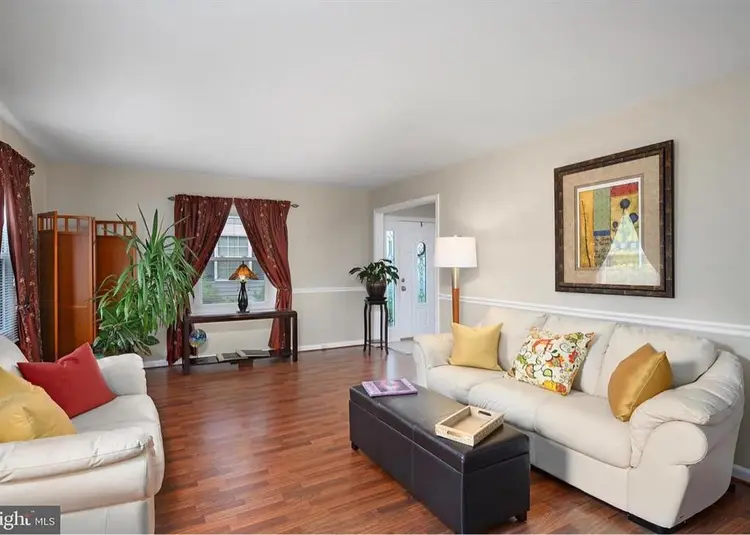 Townhouse in Bowie behind Hilltop