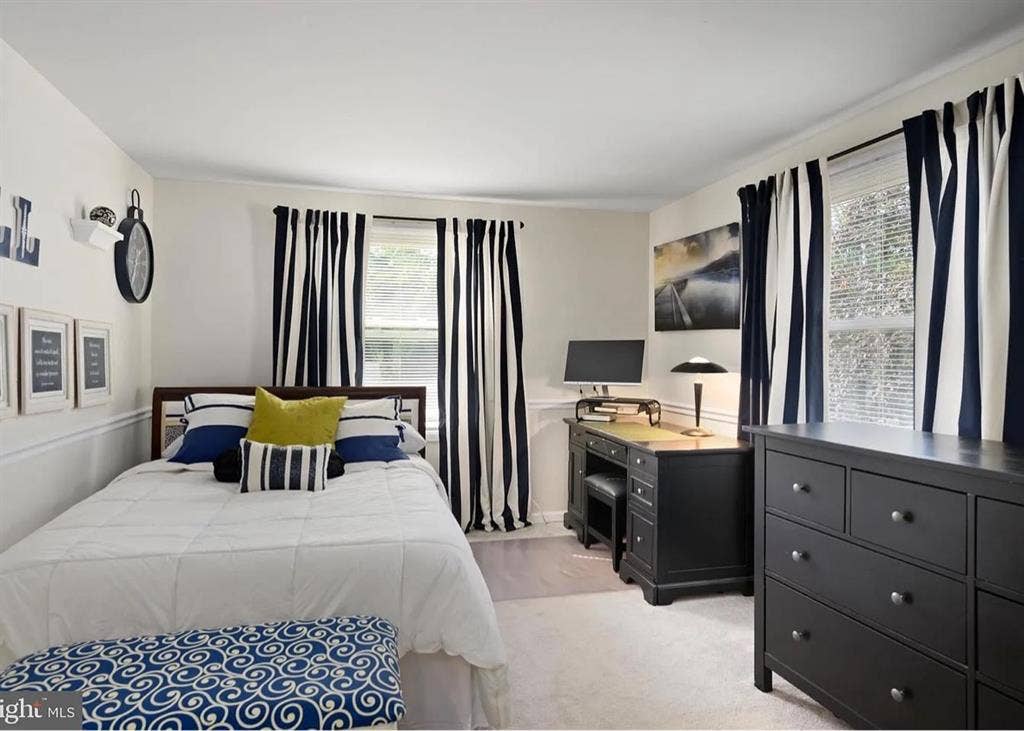 Townhouse in Bowie behind Hilltop