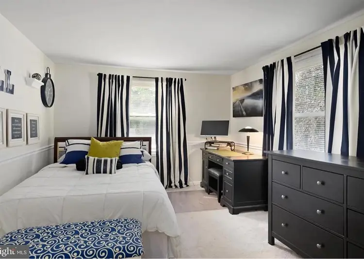 Townhouse in Bowie behind Hilltop