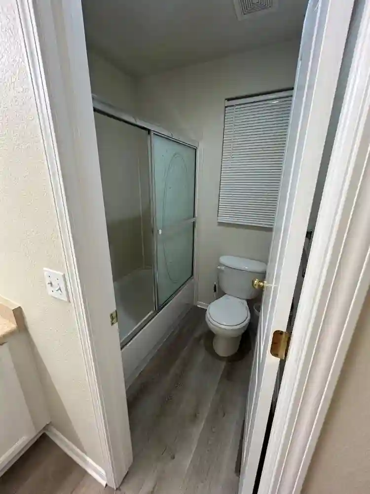 Room & bathroom for rent.