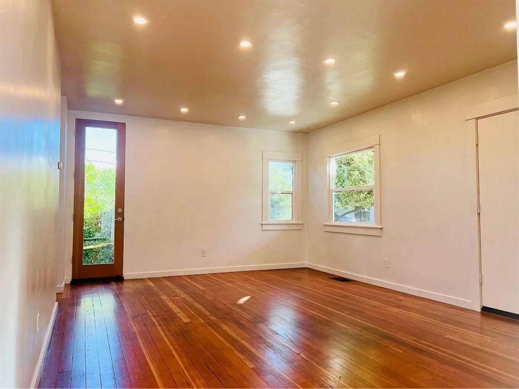 Roommate Needed Jan 1st