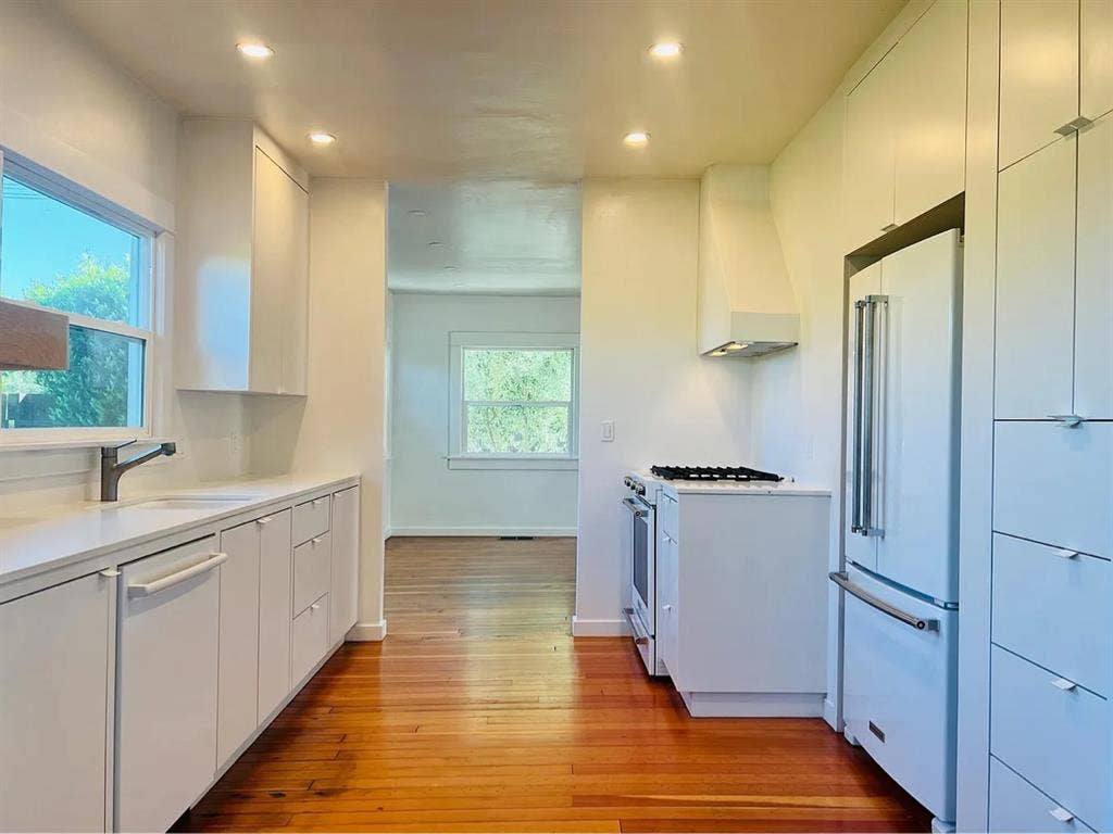 Roommate Needed Jan 1st