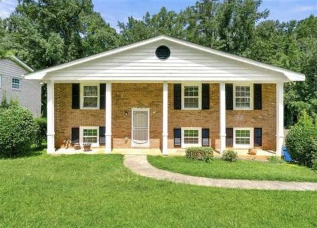 Pet friendly basement apartment