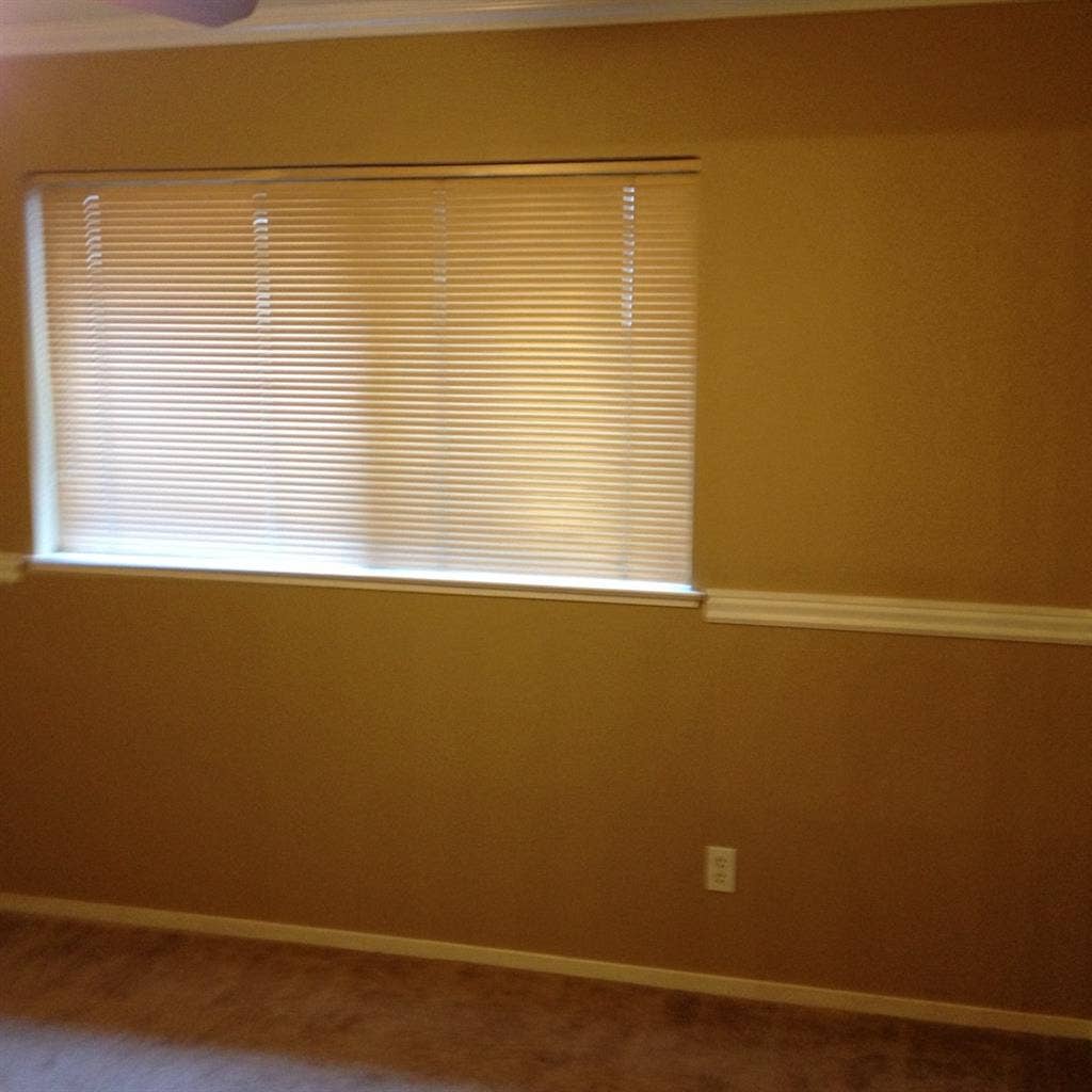 Room for Rent $ incudes utilit