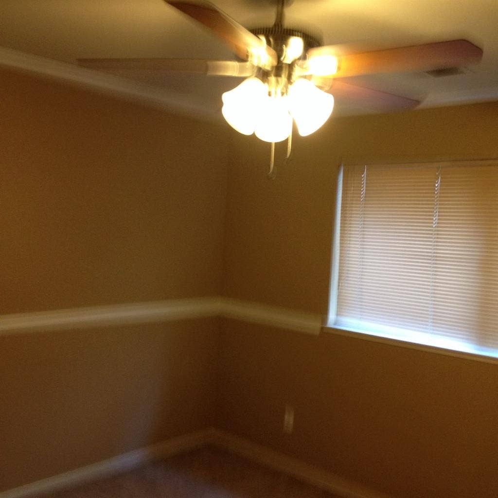 Room for Rent $ incudes utilit