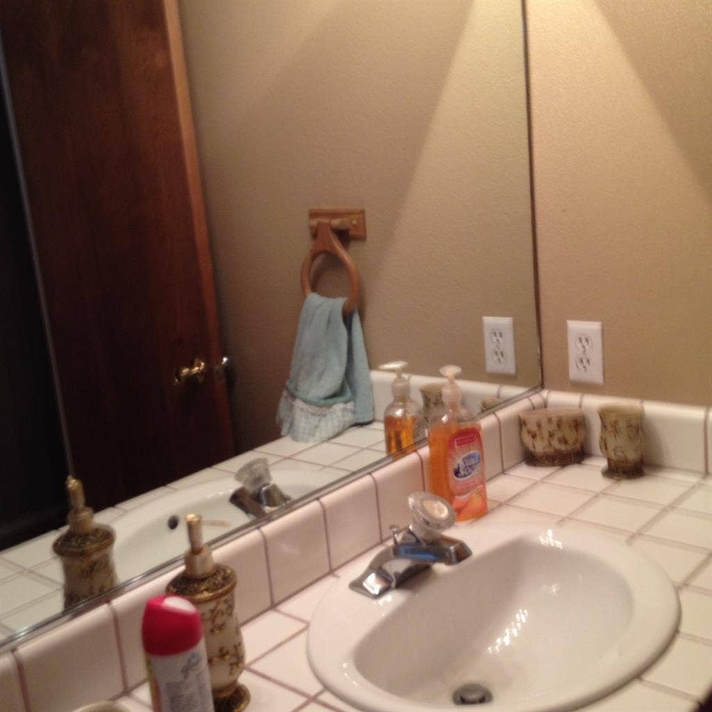 Room for Rent $ incudes utilit