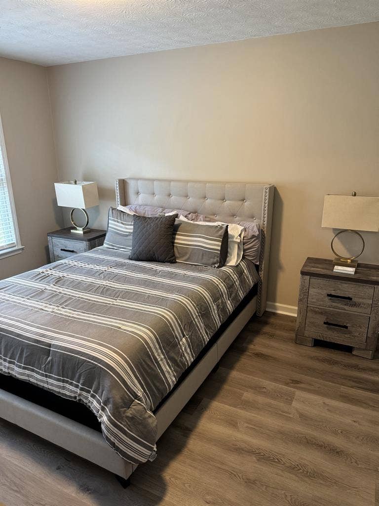 Large bedroom w/private bathroom