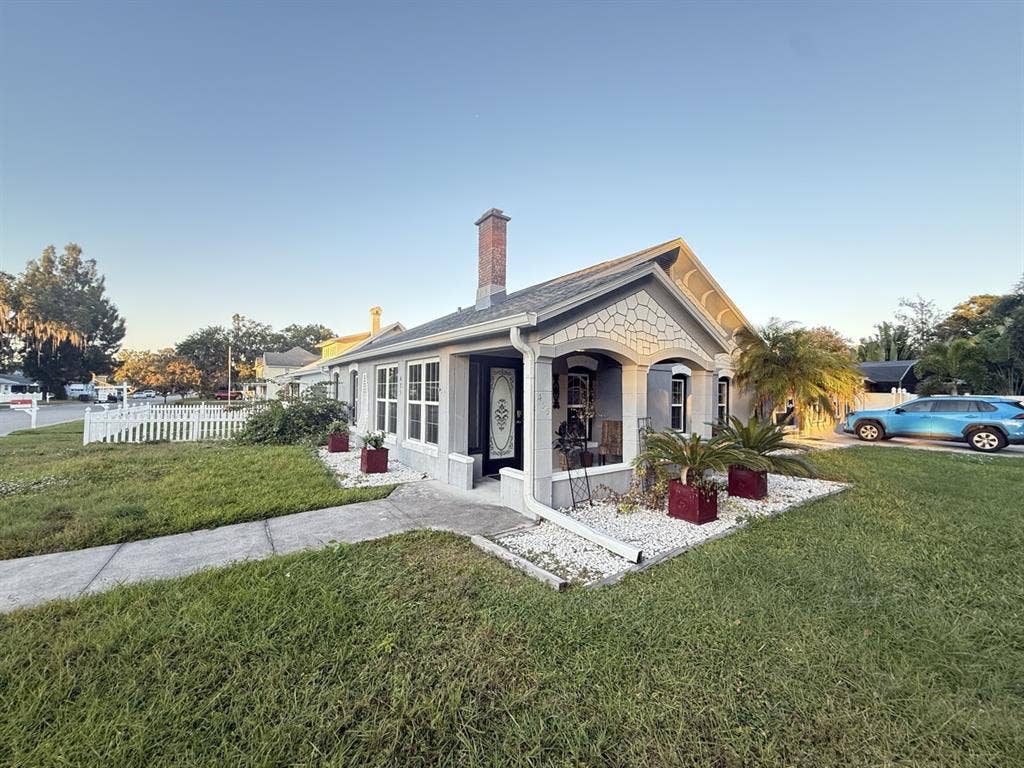 Downtown St Cloud furnished bedroom