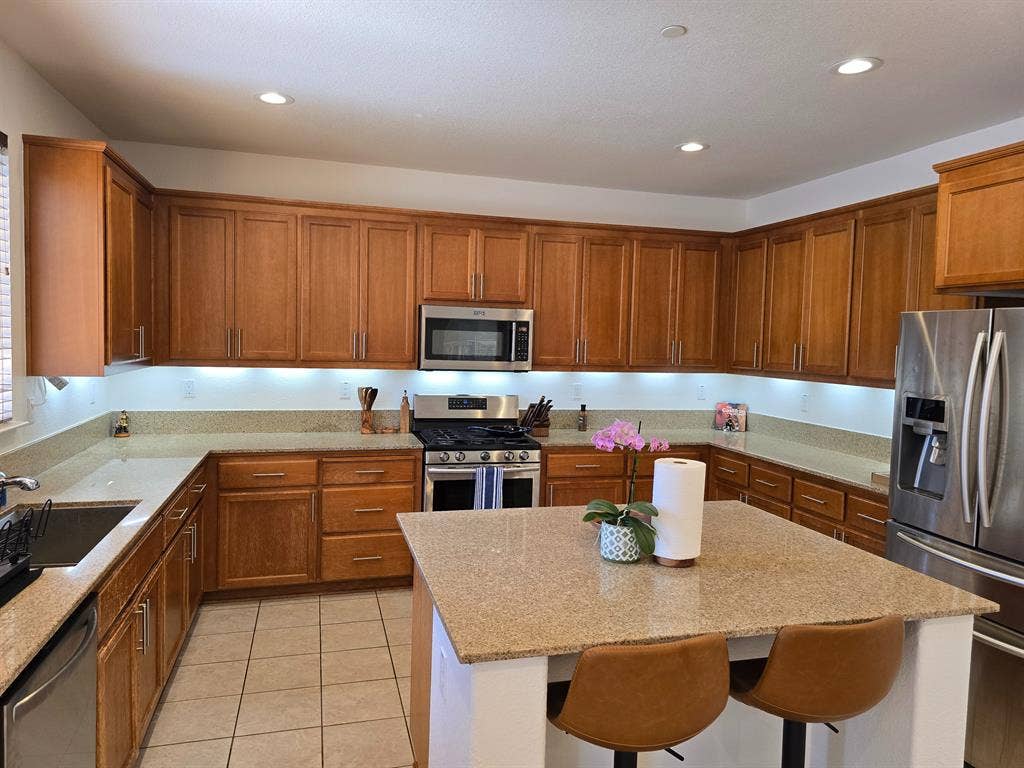 Room for rent in a mililitary house