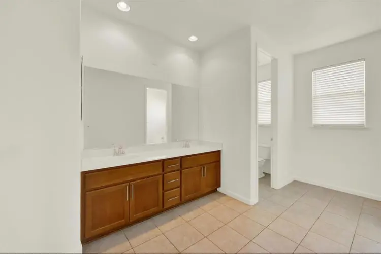 Room for rent in a mililitary house