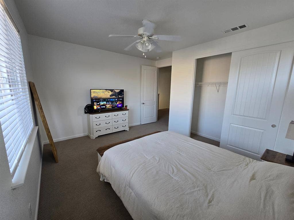 Room for rent in a mililitary house