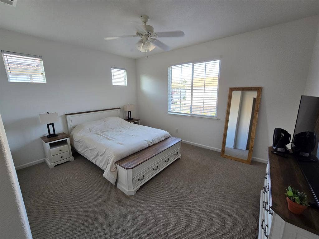 Room for rent in a mililitary house