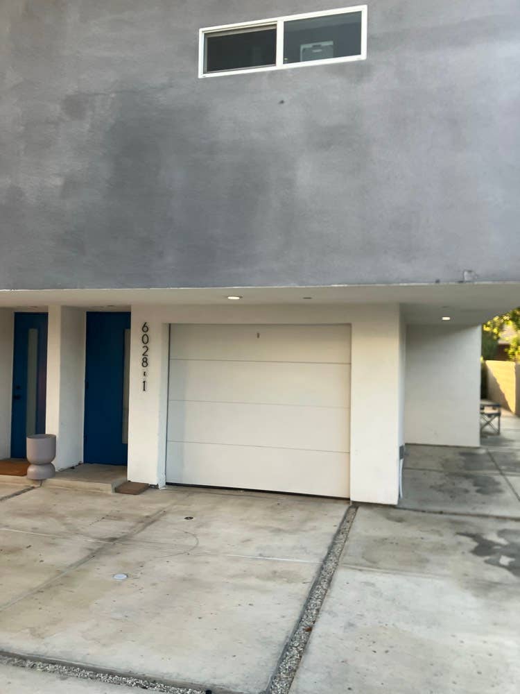 Bachelor style bedrooms for rent