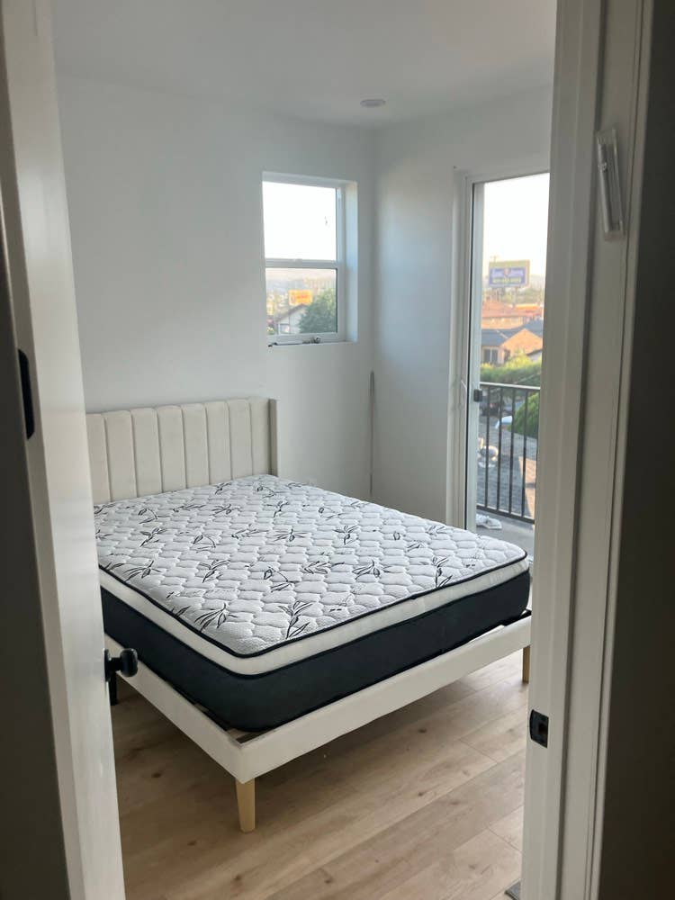 Bachelor style bedrooms for rent