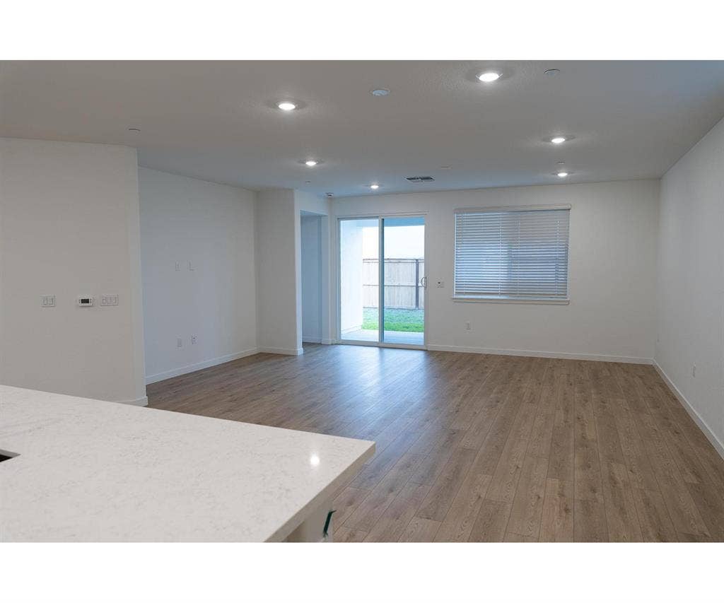 Master Suite w/ utilities incl