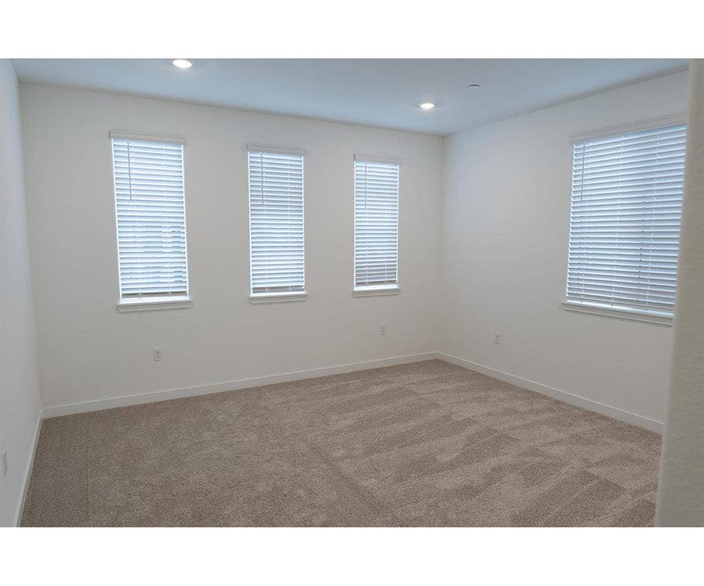 Room w Bath + Office, utilites incl