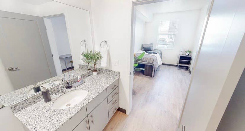 Private Room Available in Orem