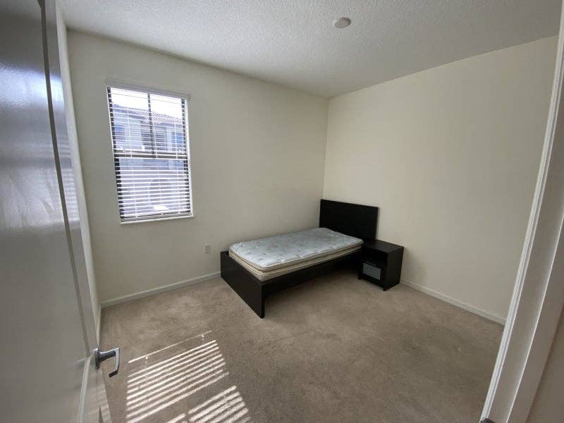 Room for Rent in Doral!