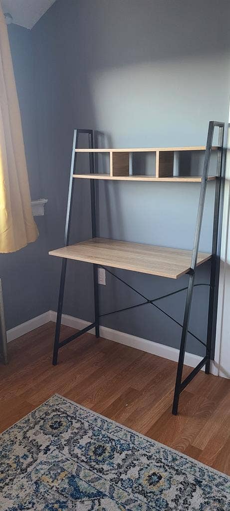 Large furnished room (utl included)