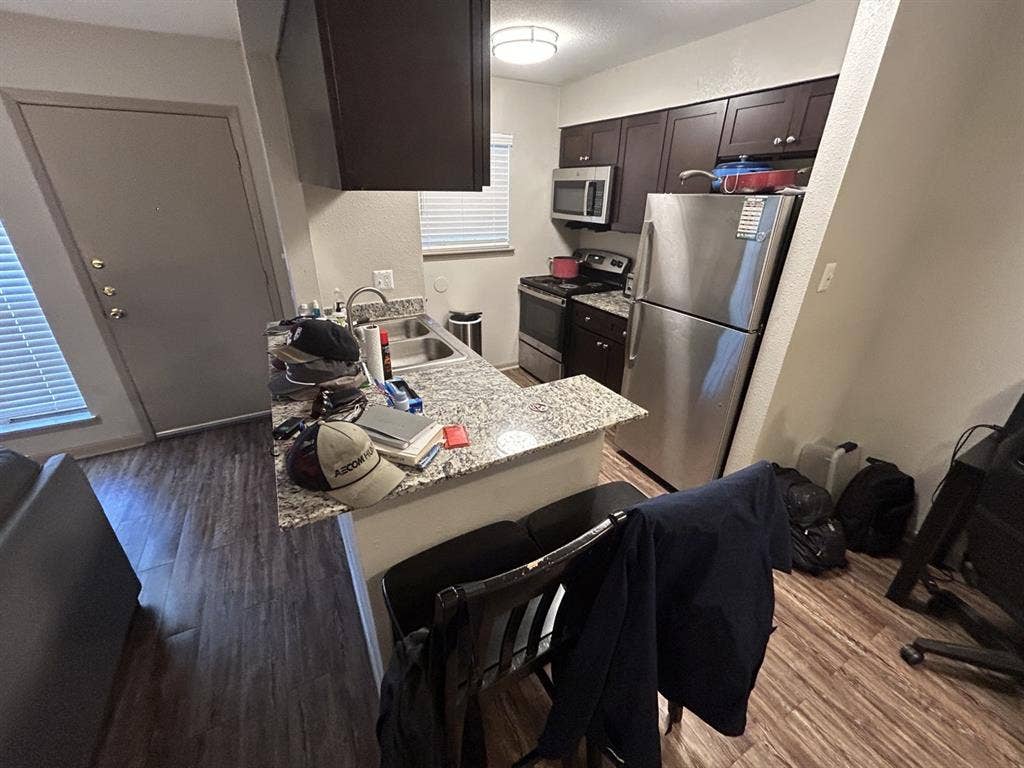 Roomy 1BR Walkable to Campus
