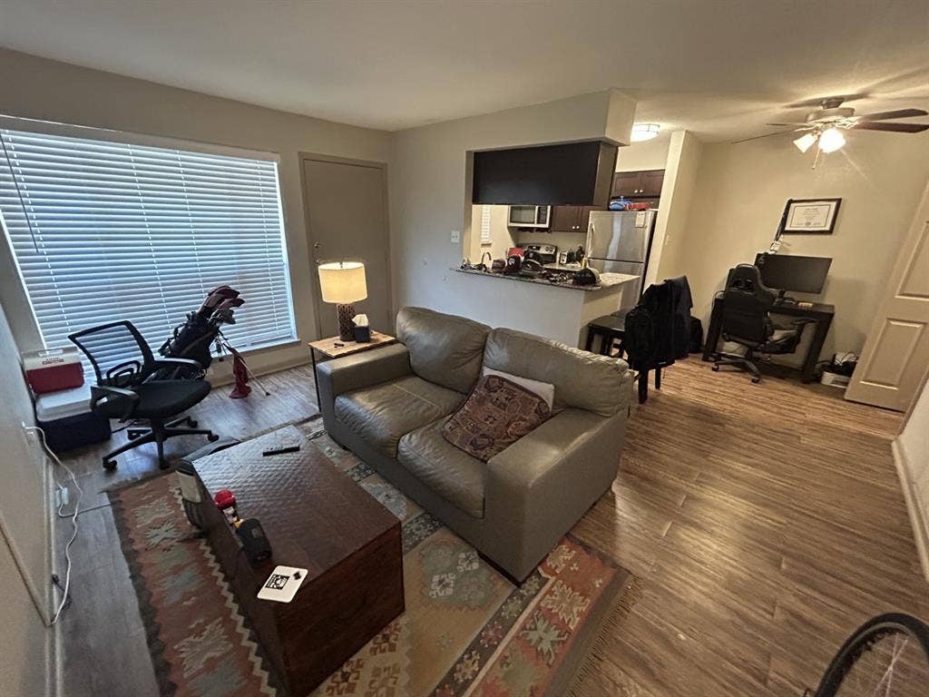 Roomy 1BR Walkable to Campus