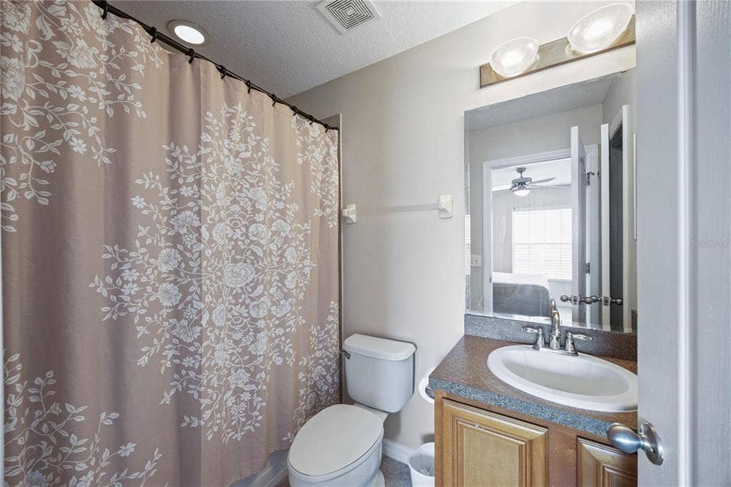 Private Master Bedroom In Sanford