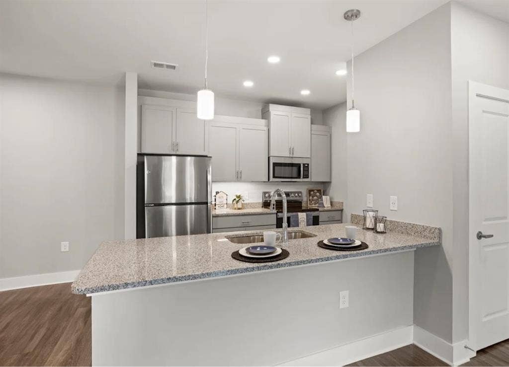 bath.       
Female Roommate