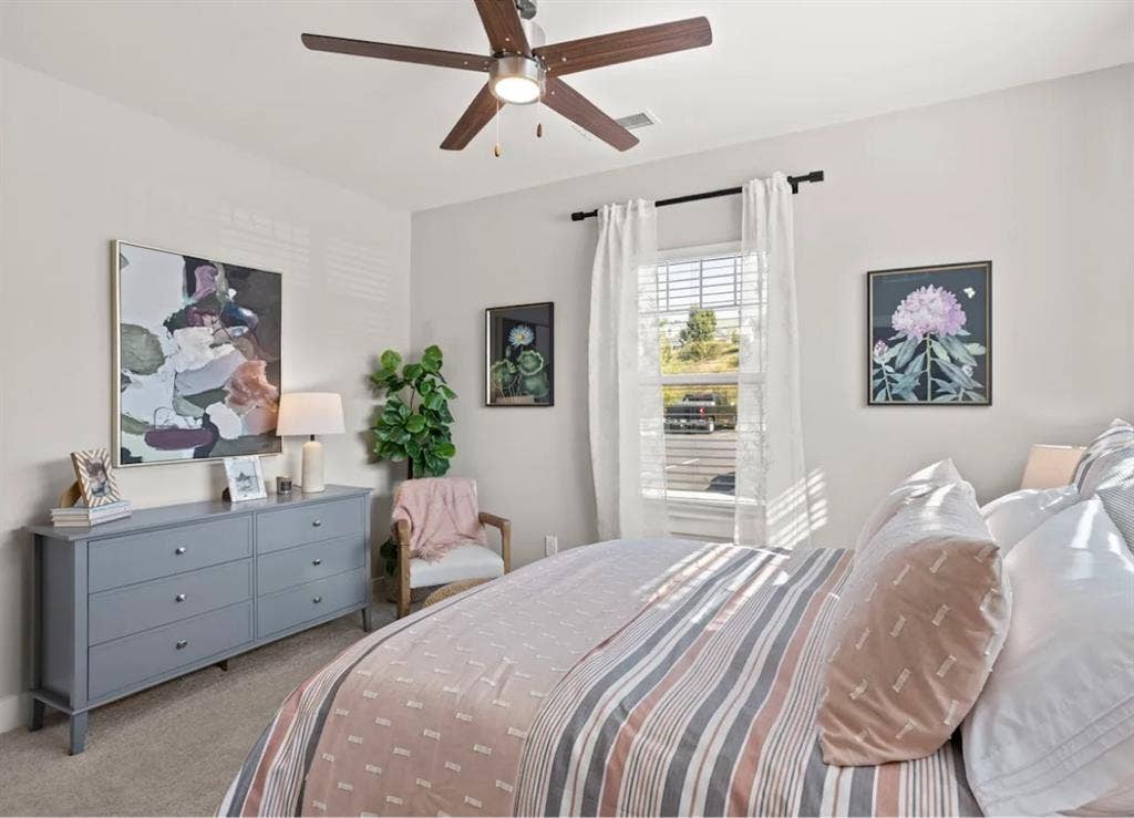 bath.       
Female Roommate