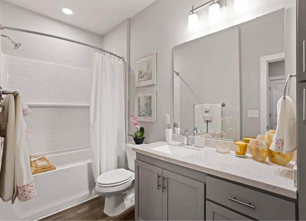 bath.       
Female Roommate