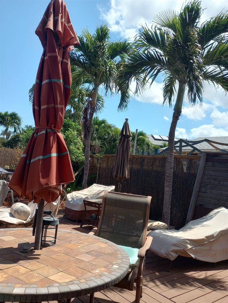 2/story Tiny-Detached Shared Bath