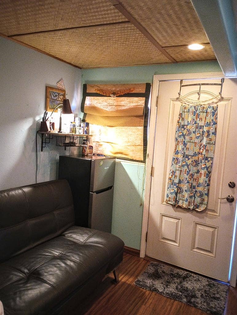 2/story Tiny-Detached Shared Bath